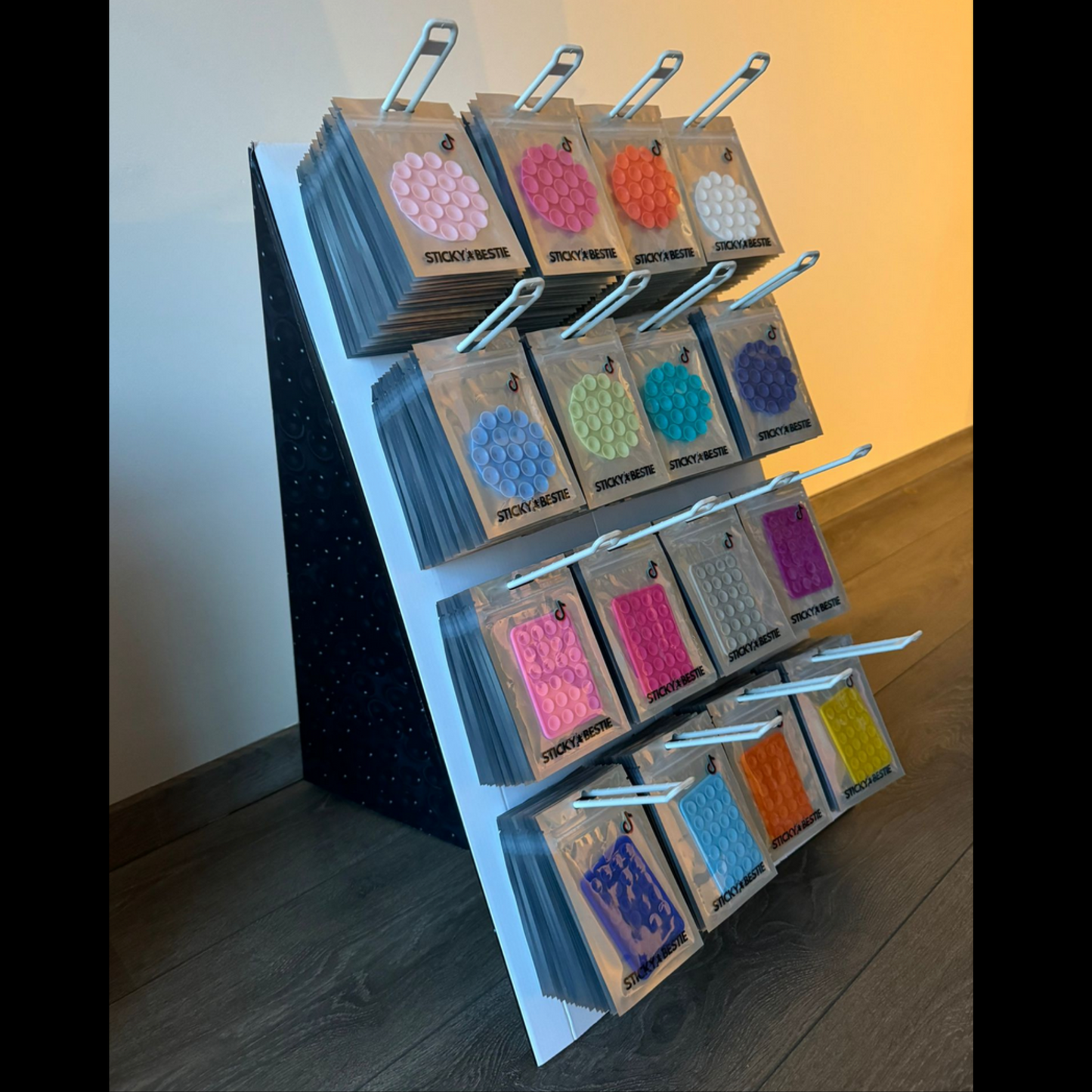 16 PIECES DISPLAY